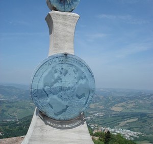 Исторический компас в Сан-Марино - фото 30