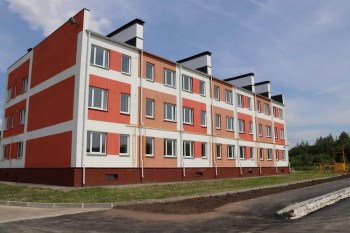 Министр соцполитики Нижегородской области и глава Богородского городского округа вручили ключи от новых квартир 16 детям-сиротам