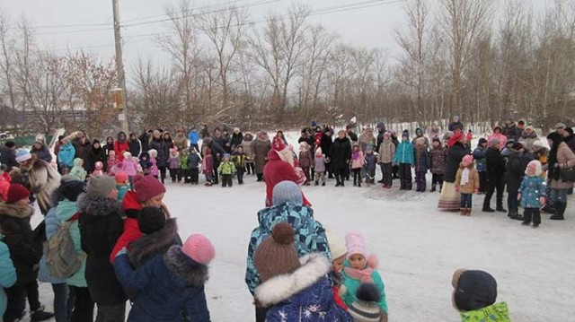 Более 400 жителей Канавинского района Нижнего Новгорода приняли участие в "Дворовой елке"