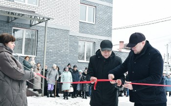 Более 100 человек из аварийного жилья в Шахунье получили ключи от новых квартир