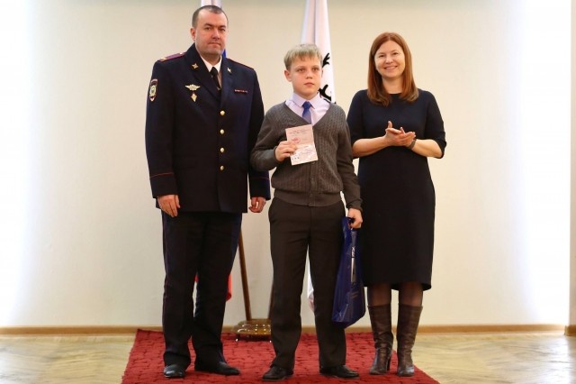 Елизавета Солонченко вручила паспорта 42 лучшим учащимся школ Нижнего Новгорода