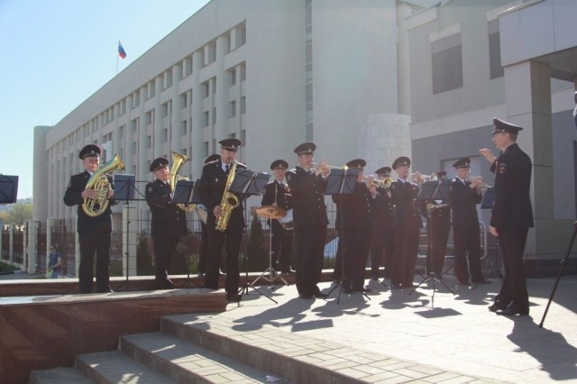 Оркестр полицейского главка организовал концерт для жителей и гостей Нижнего Новгорода в преддверии Дня Победы (Видео)
