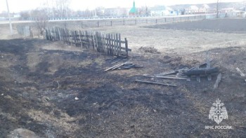 Пенсионерка в Башкирии получила сильные ожоги при тушении горящей травы