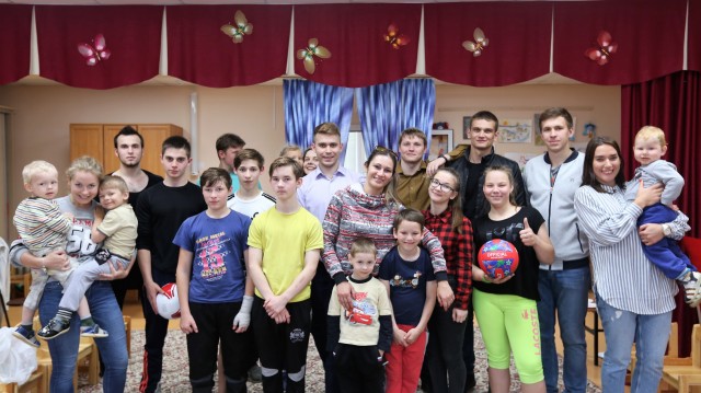 Сотрудники Союза Маринс Групп поздравили ребят из Таремского детского дома с Днем защиты детей