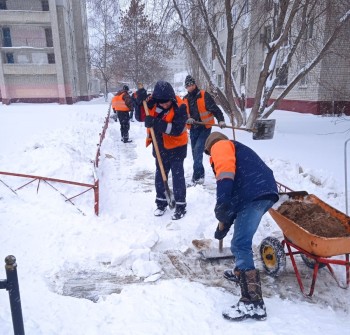 Максимальное количество коммунальной техники и рабочих убирает снег в Нижнем Новгороде