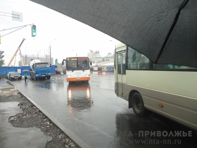 Водитель муниципального автобуса в Нижнем Новгороде сбил девушку на светофоре