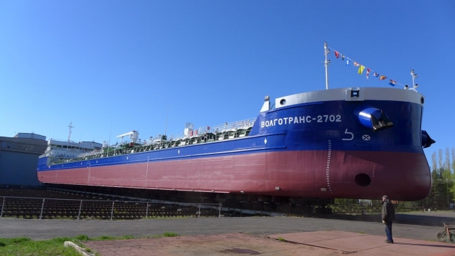 Построенный нижегородским заводом "Красное Сормово" танкер - химовоз проекта RST27 спущен на воду